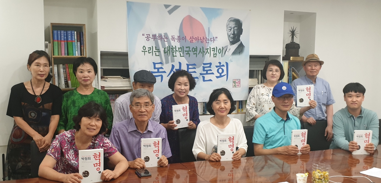 7월 독서토론모임 사진.jpg