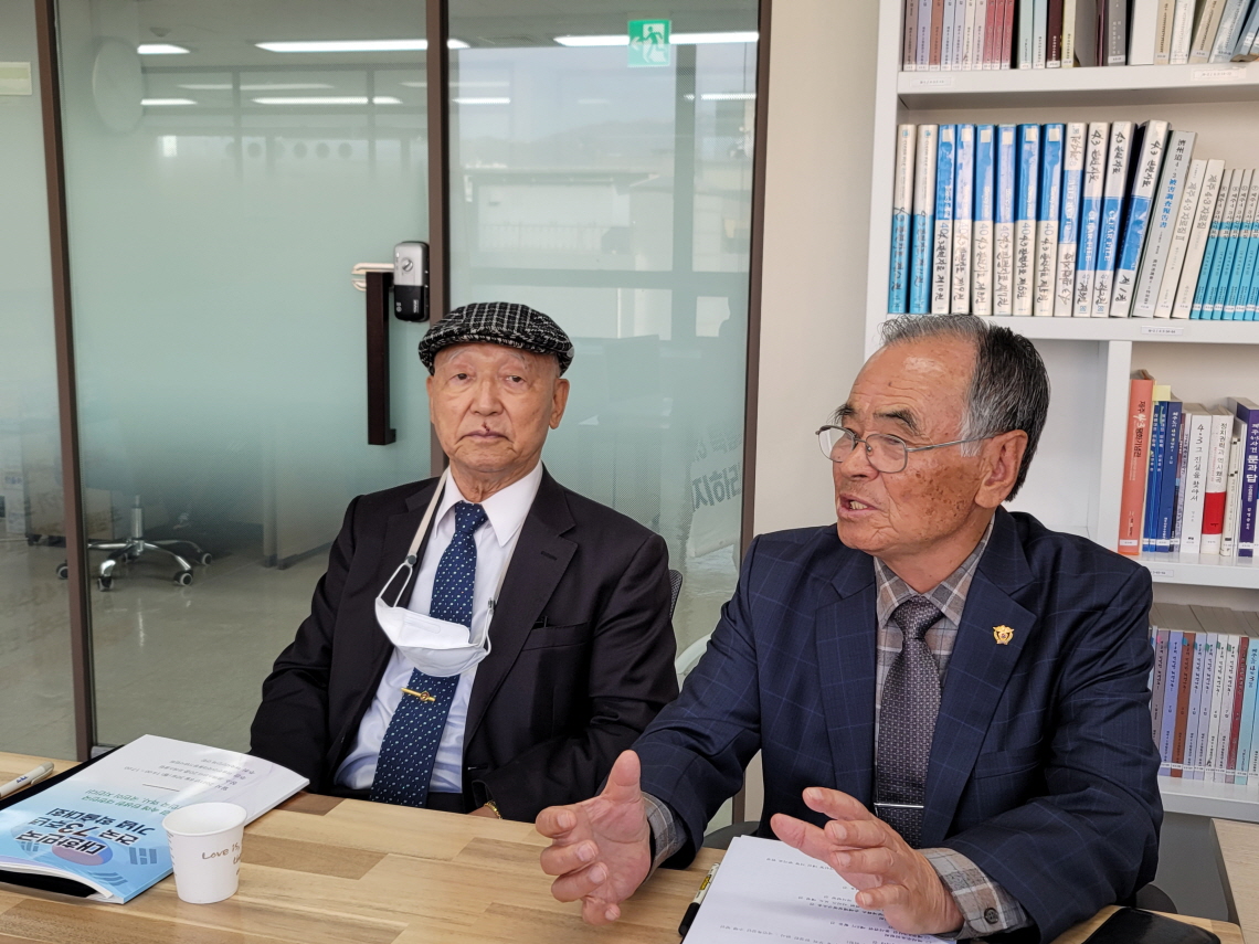 김영중 고문, 강재문 위원장.jpeg